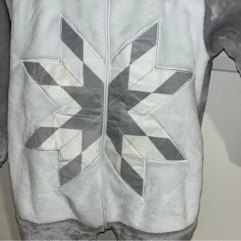 N/A cozy gray